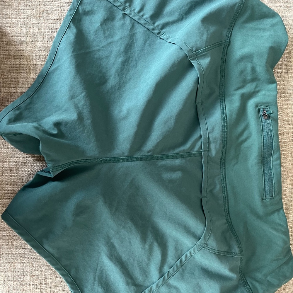 CRZ yoga (lululemon dupes) amazon speed up short 4 inch aqua color